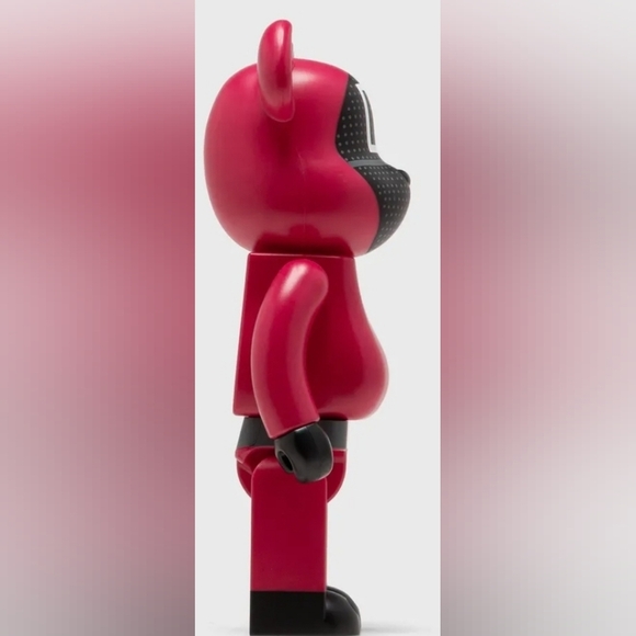 BEARBRICK X Squid Games Guard Square 400% ONLY - Picture 2 of 4